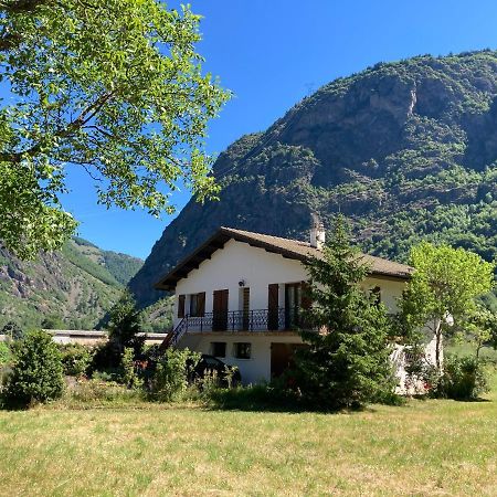 Maison individuelle au coeur du Parc des Ecrins Entraigues  Extérieur photo