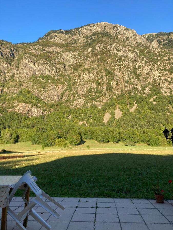 Maison individuelle au coeur du Parc des Ecrins Entraigues  Extérieur photo