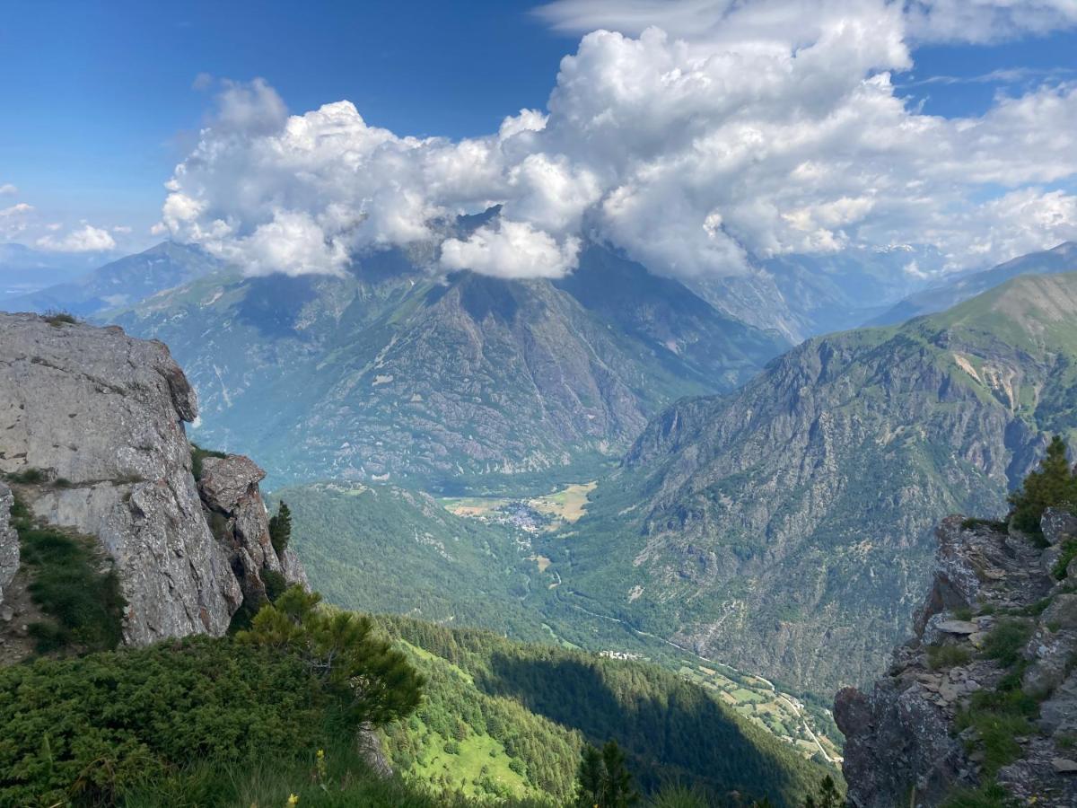 Maison individuelle au coeur du Parc des Ecrins Entraigues  Extérieur photo