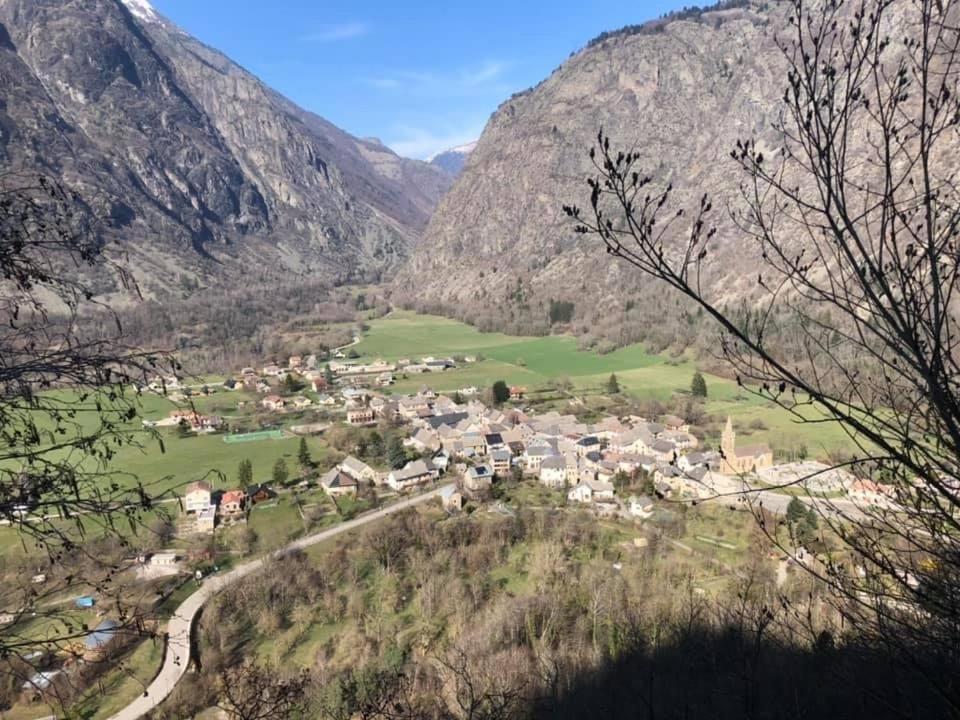 Maison individuelle au coeur du Parc des Ecrins Entraigues  Extérieur photo