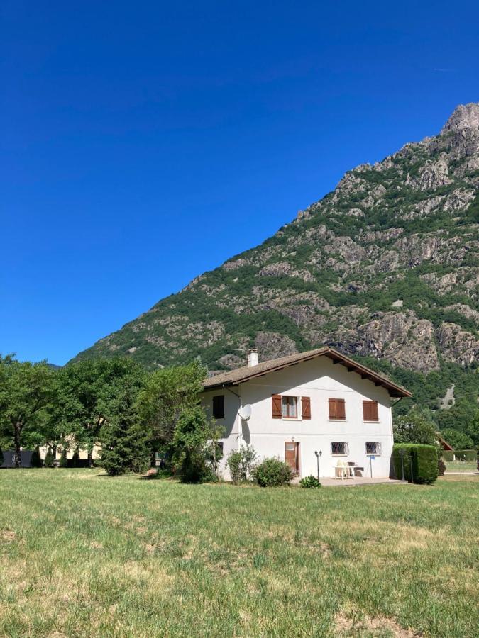 Maison individuelle au coeur du Parc des Ecrins Entraigues  Extérieur photo