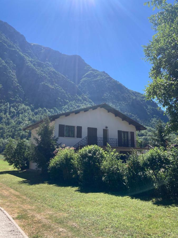 Maison individuelle au coeur du Parc des Ecrins Entraigues  Extérieur photo