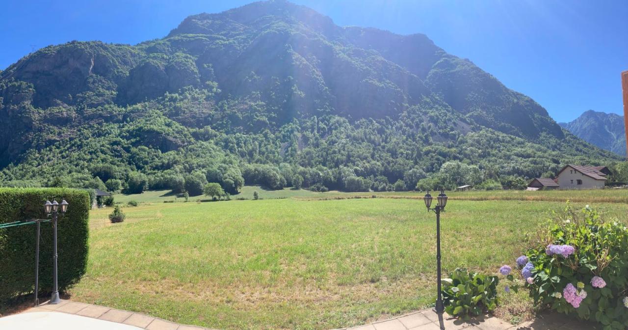 Maison individuelle au coeur du Parc des Ecrins Entraigues  Extérieur photo