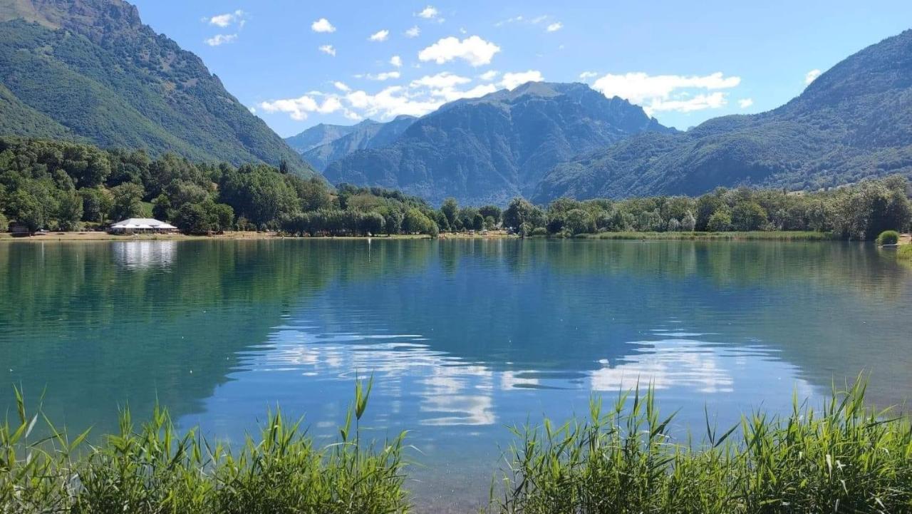 Maison individuelle au coeur du Parc des Ecrins Entraigues  Extérieur photo