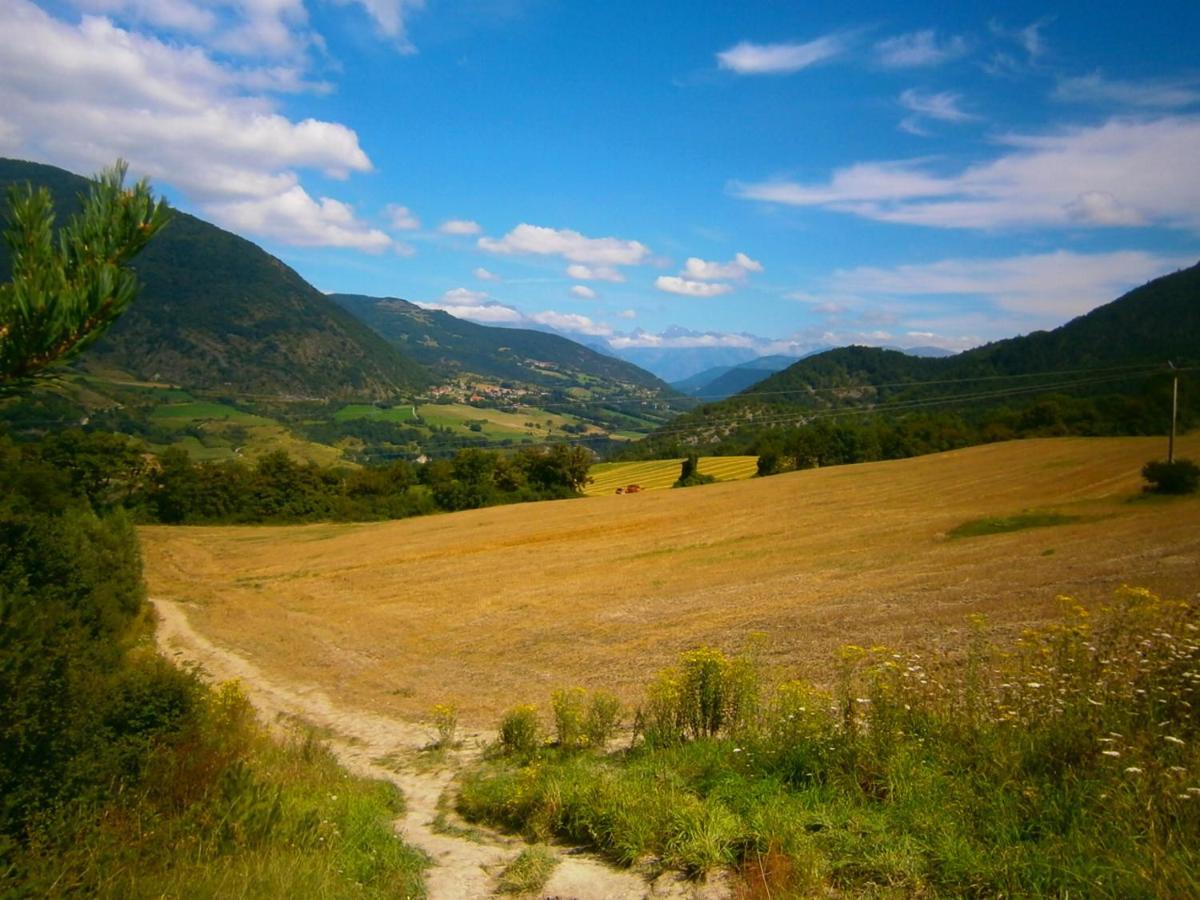 Maison individuelle au coeur du Parc des Ecrins Entraigues  Extérieur photo