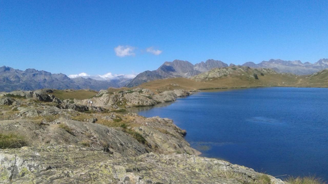 Maison individuelle au coeur du Parc des Ecrins Entraigues  Extérieur photo