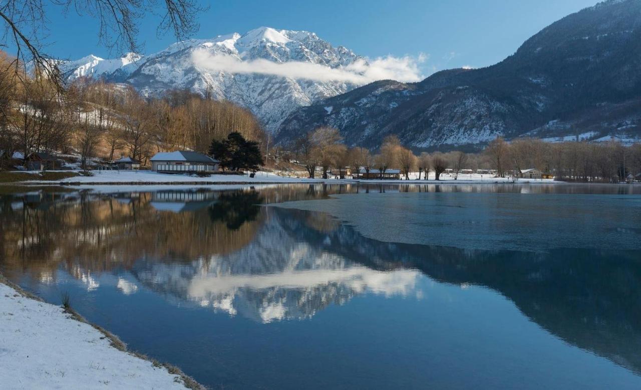 Maison individuelle au coeur du Parc des Ecrins Entraigues  Extérieur photo