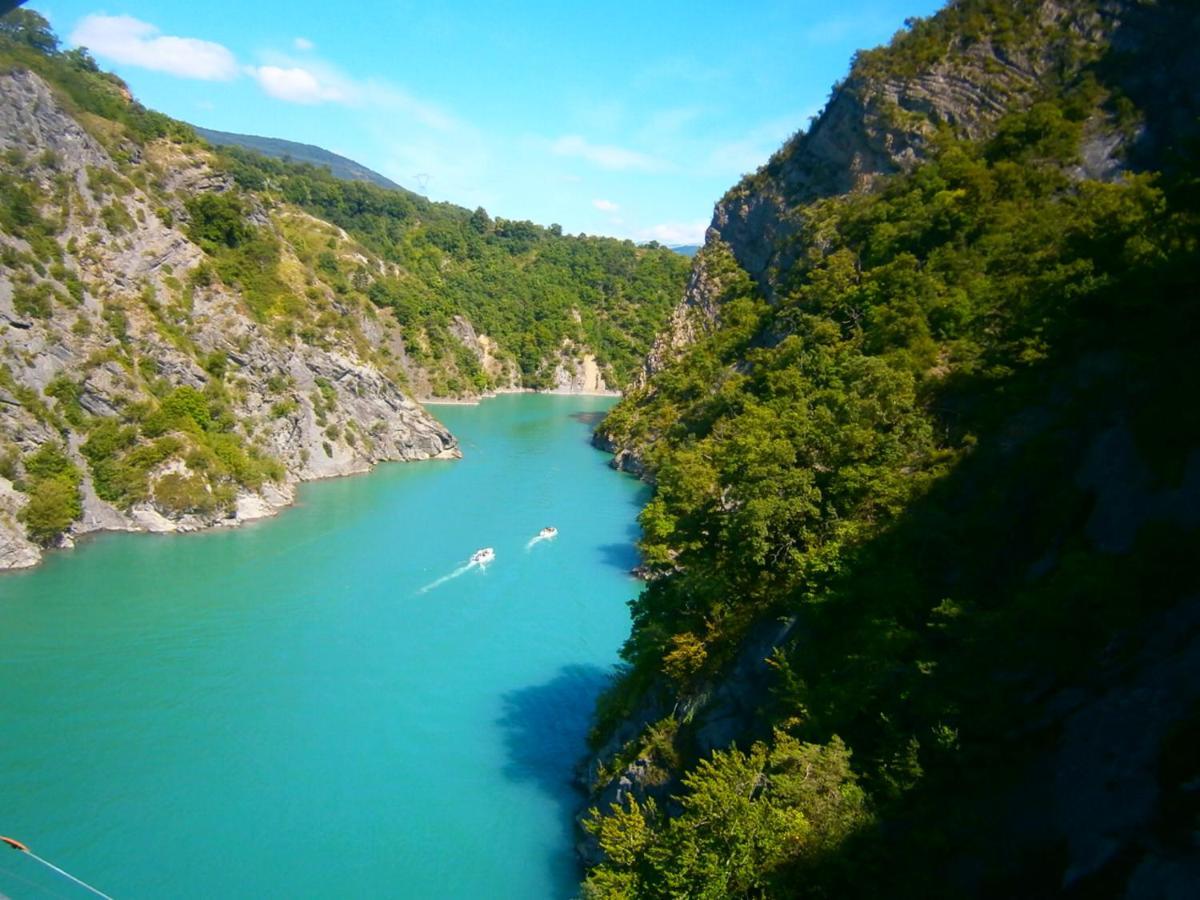 Maison individuelle au coeur du Parc des Ecrins Entraigues  Extérieur photo