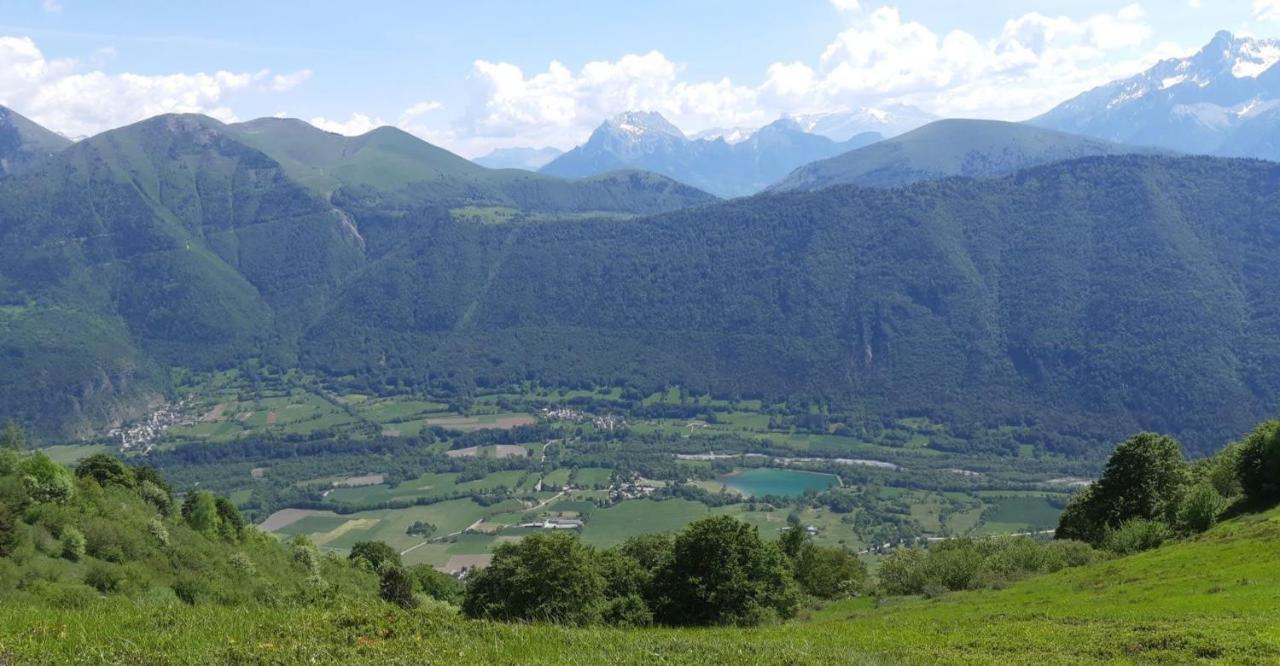 Maison individuelle au coeur du Parc des Ecrins Entraigues  Extérieur photo