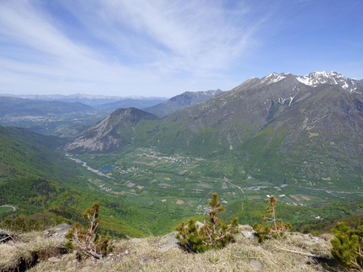 Maison individuelle au coeur du Parc des Ecrins Entraigues  Extérieur photo