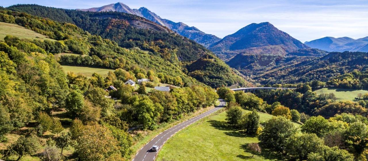 Maison individuelle au coeur du Parc des Ecrins Entraigues  Extérieur photo