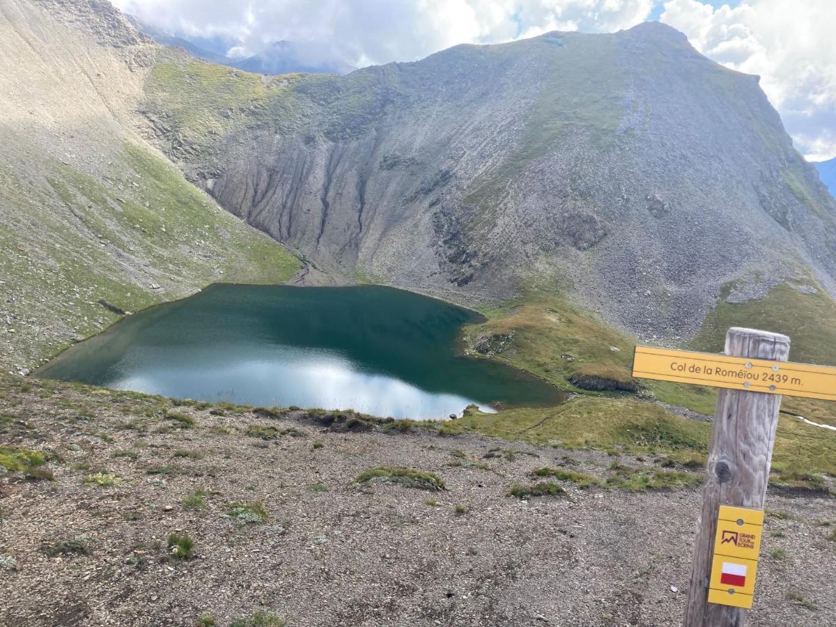 Maison individuelle au coeur du Parc des Ecrins Entraigues  Extérieur photo